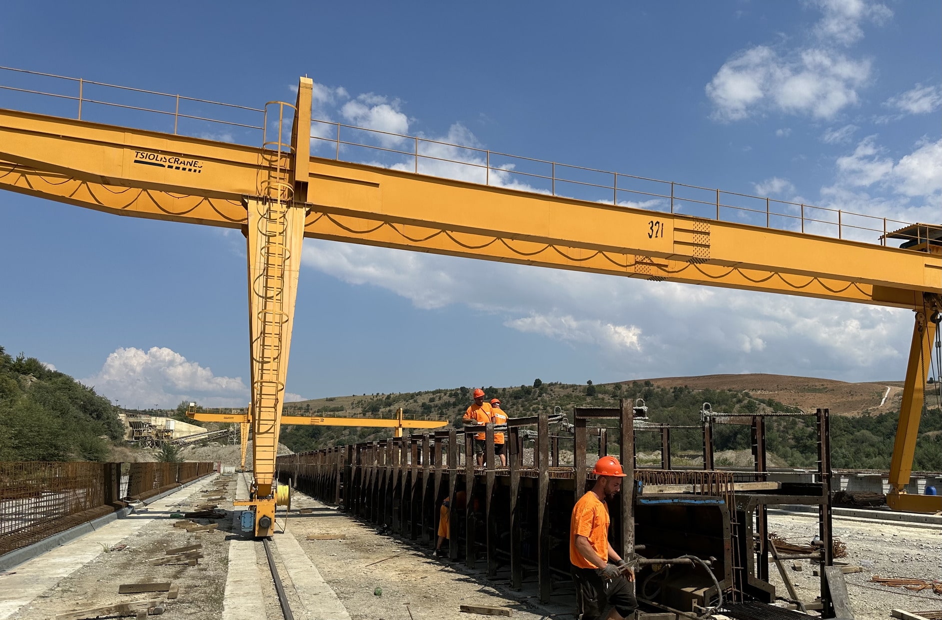 Производство и полагане на транспортни бетони, циментови смеси и разтвори
