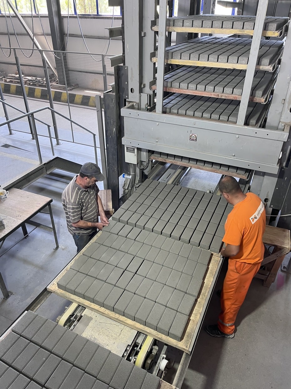 Производство на вибропресовани бетонови елементи