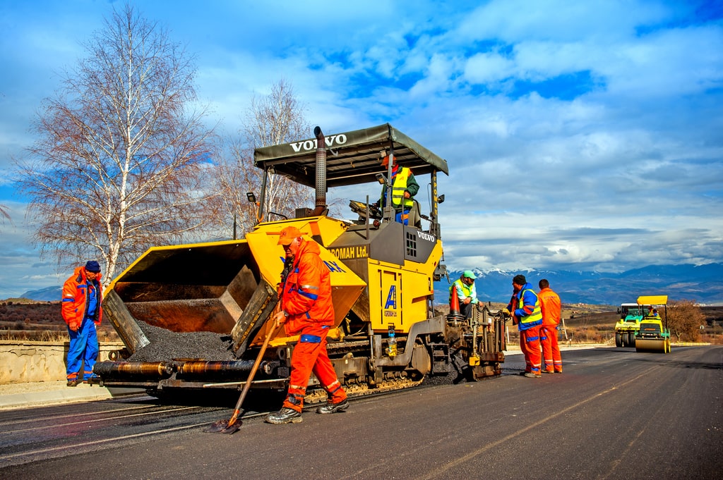 Изграждане, ремонт и рехабилитация на железопътна инфраструктура